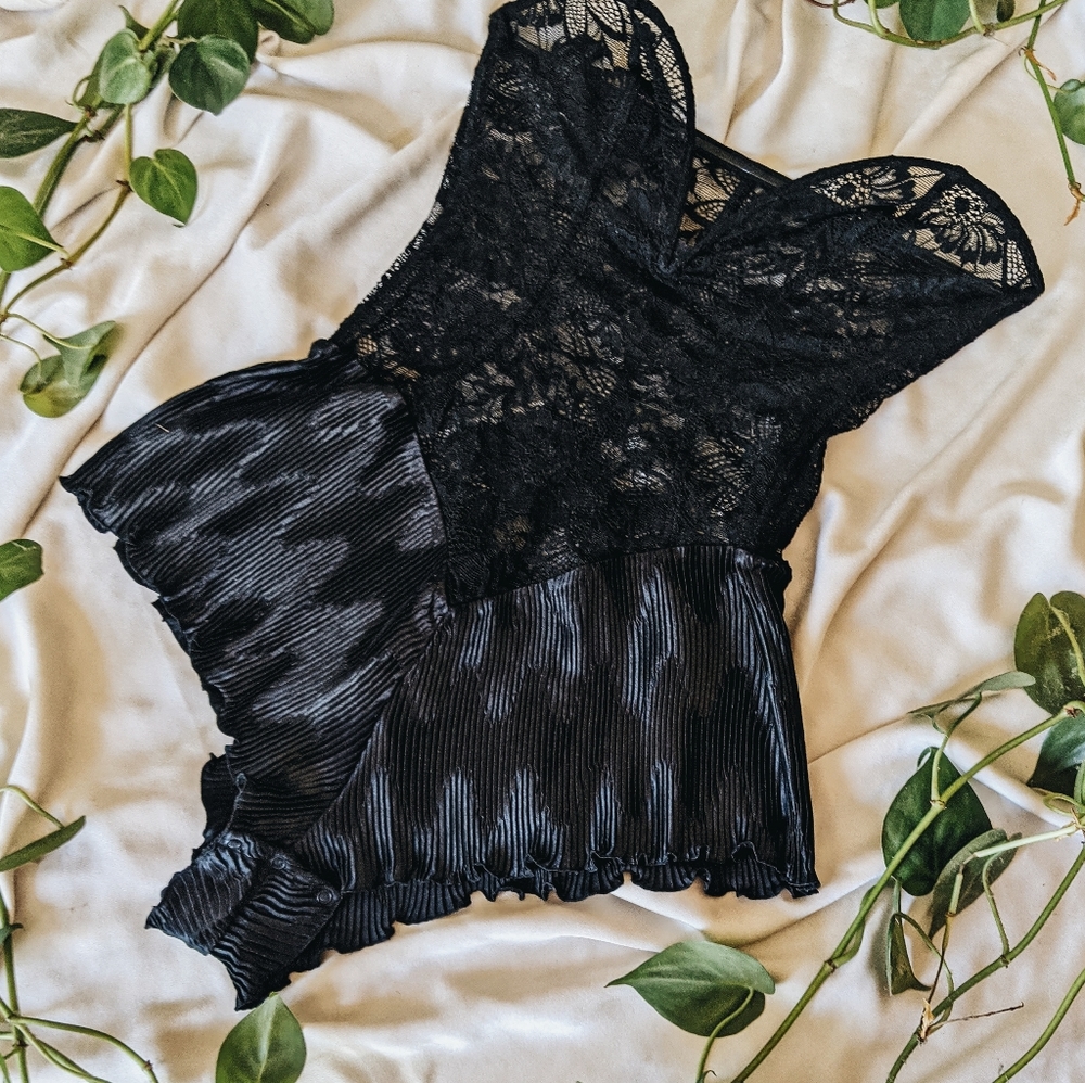 La Perla Vintage Lace Corset Style bodysuit pleated plisse